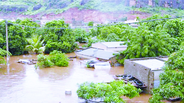 The river floods: The authorities finally get involved; the Omvs warns