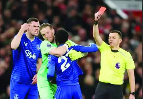 ManU-Everton (0-1) : Le carton rouge lunaire de Gana Guèye
