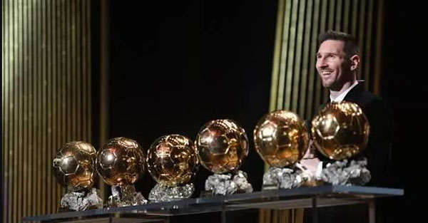 Distinction – Nouveau trophée au système de vote particulier : Le Ballon d’Or of All-Time