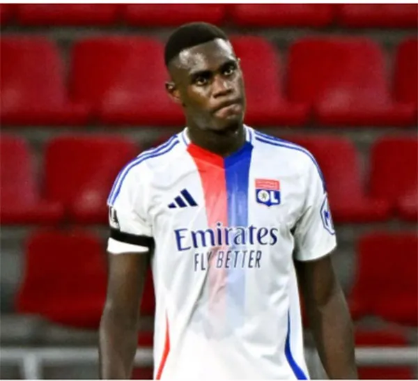 Avenir – Lyon relégué en Ligue 2 : Moussa Niakhaté, un transfert inévitable ?